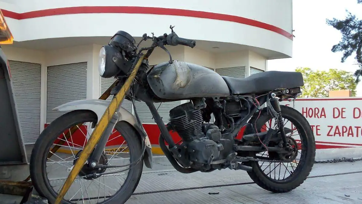 14 JUN LA MOTO SE ESTABA